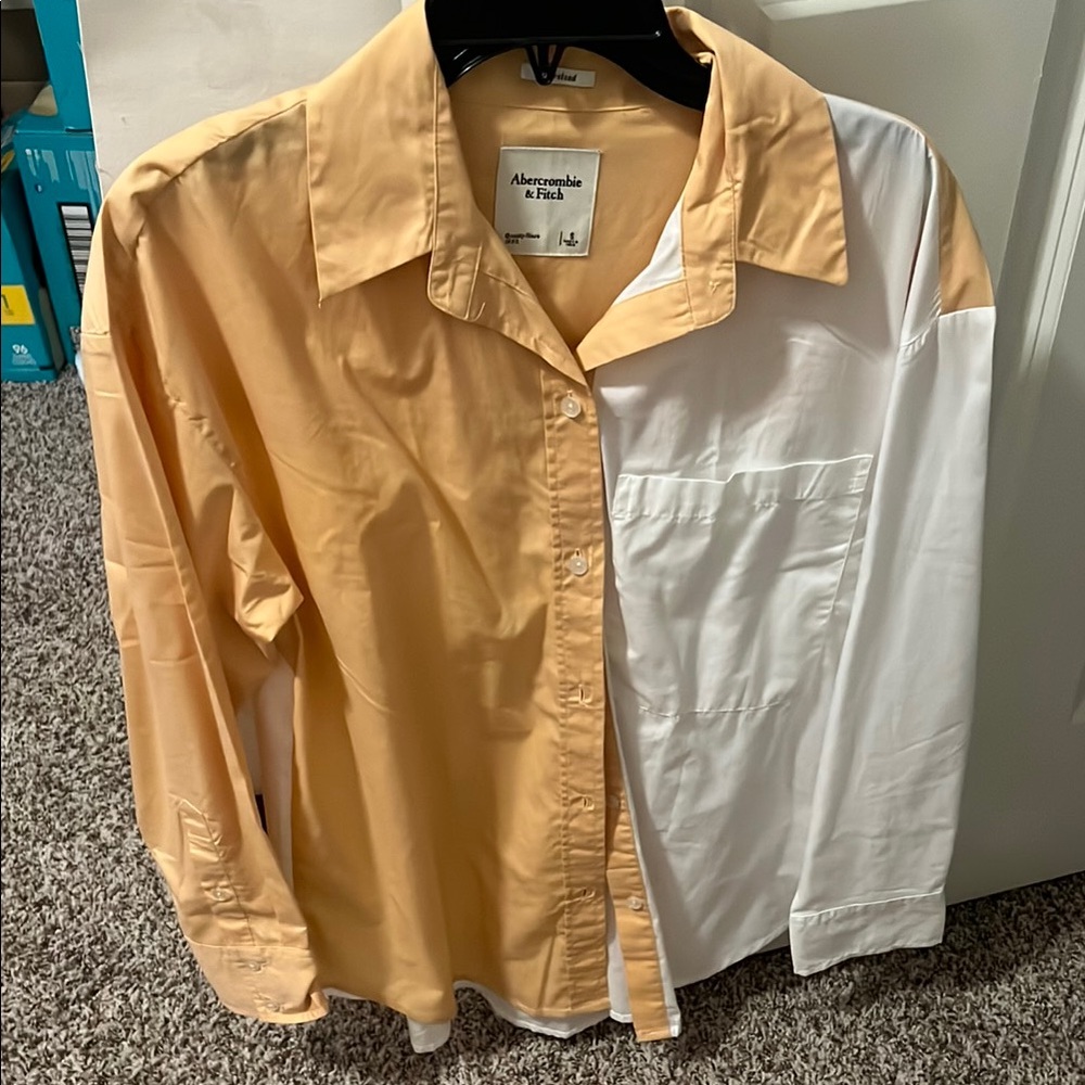 Abercrombie & Fitch Peach and White Button-Up Shirt